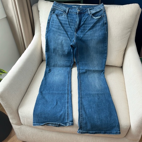 NWOT Old Navy High-Rise Flare Jeans - Picture 1 of 3